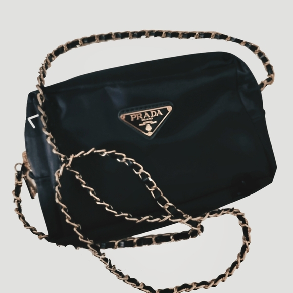 New black purse with Zipper and gold Chain belt should purs - Picture 2 of 15